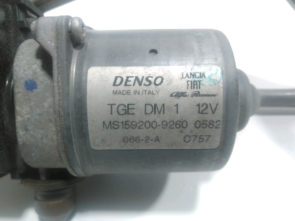 Mécanisme + moteur d'essuie glace avant