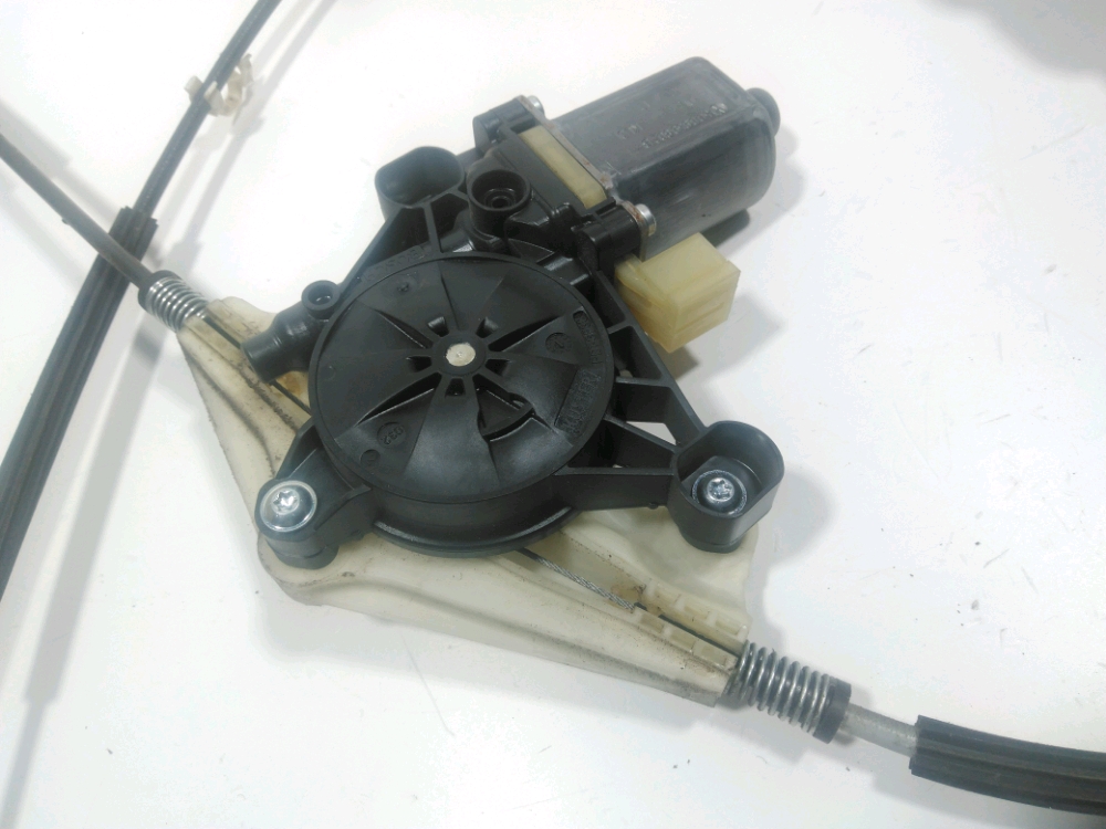 Lève-vitre électrique avant droit