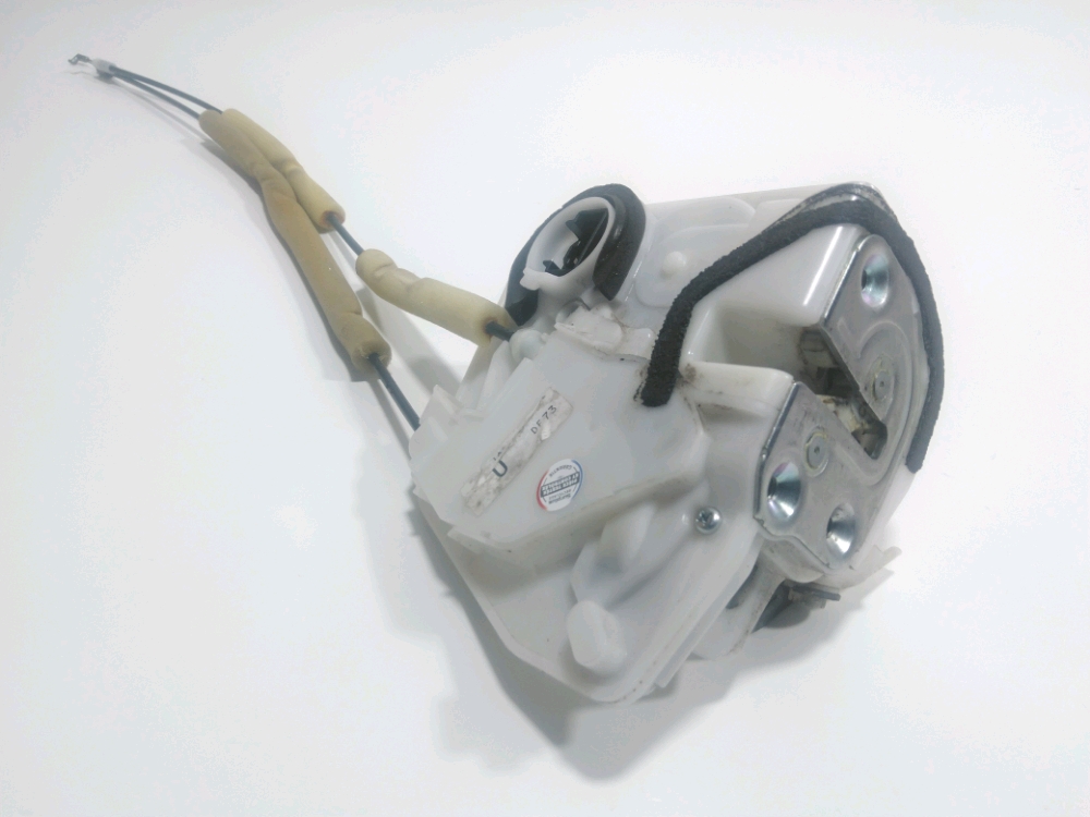 Serrure de porte avant droite