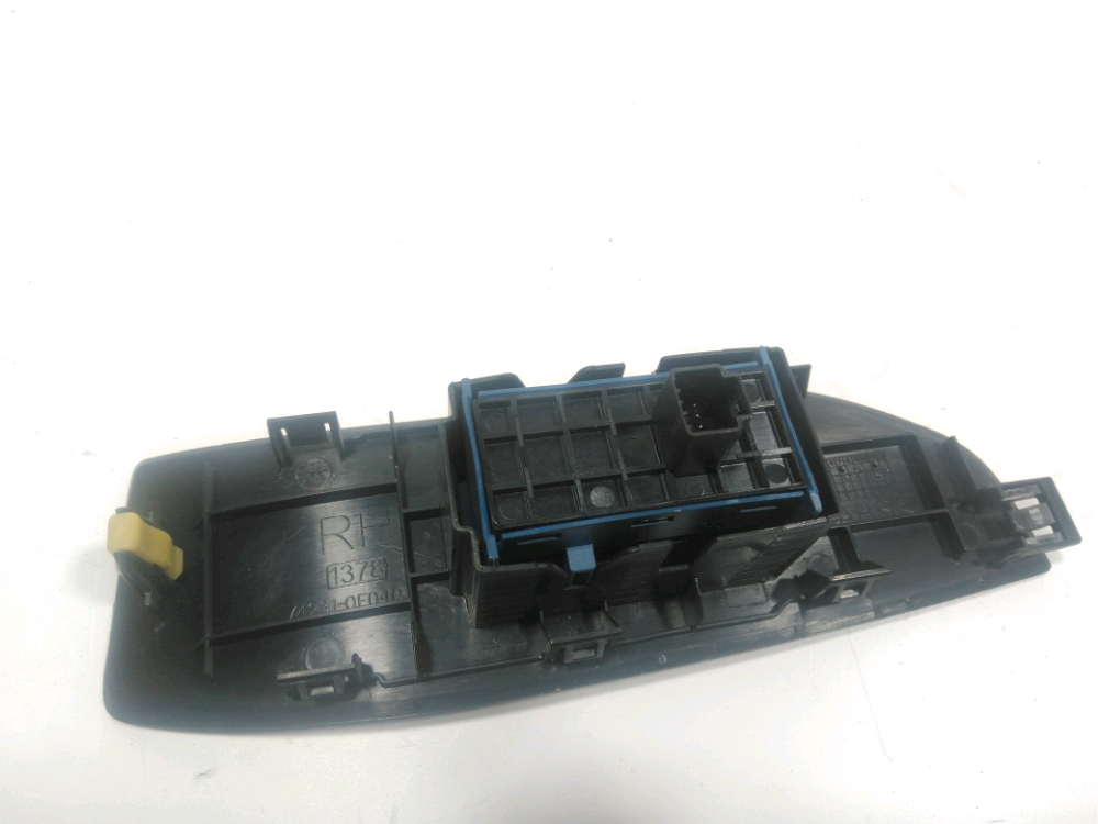 Commande lève-vitre avant droit