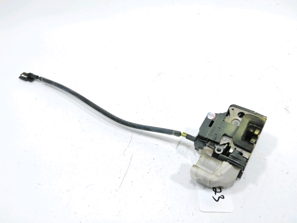 Serrure de porte avant droite