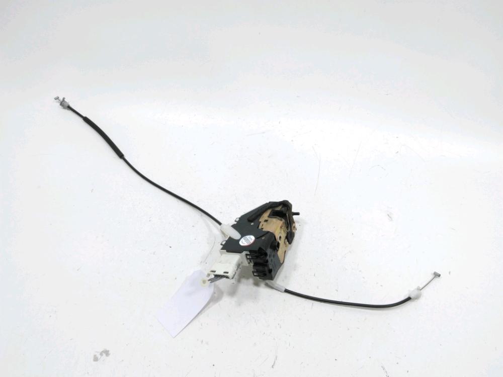 Serrure de porte avant droite