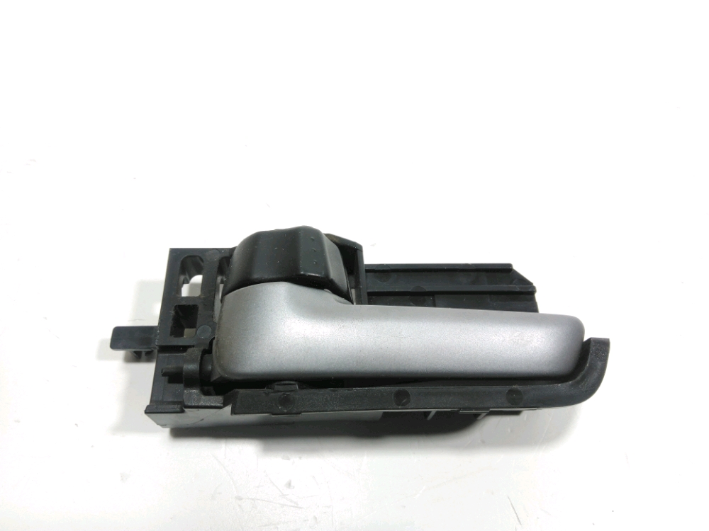 Poignee interieure porte avant gauche