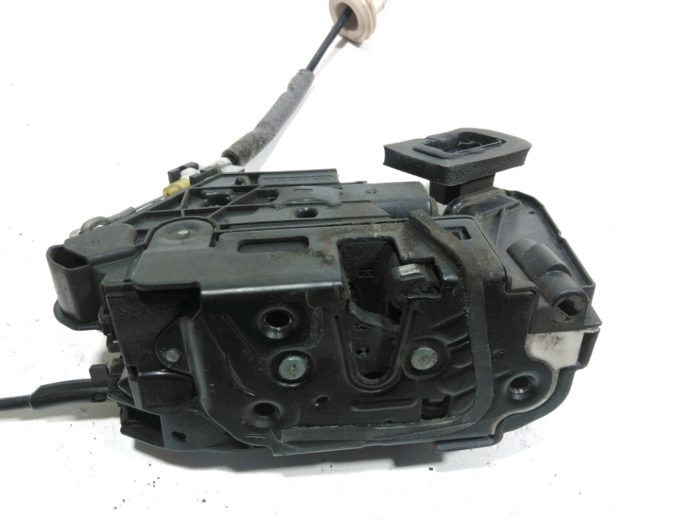 Serrure de porte avant droite