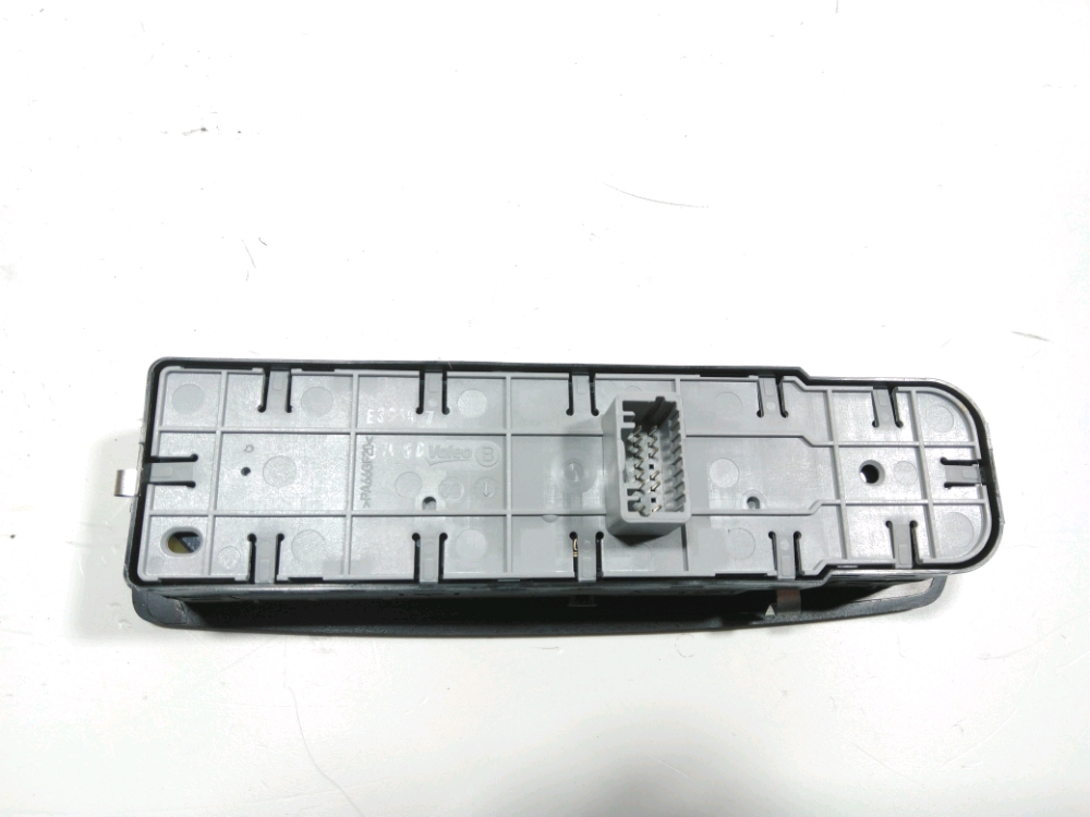 Commande lève-vitre avant gauche