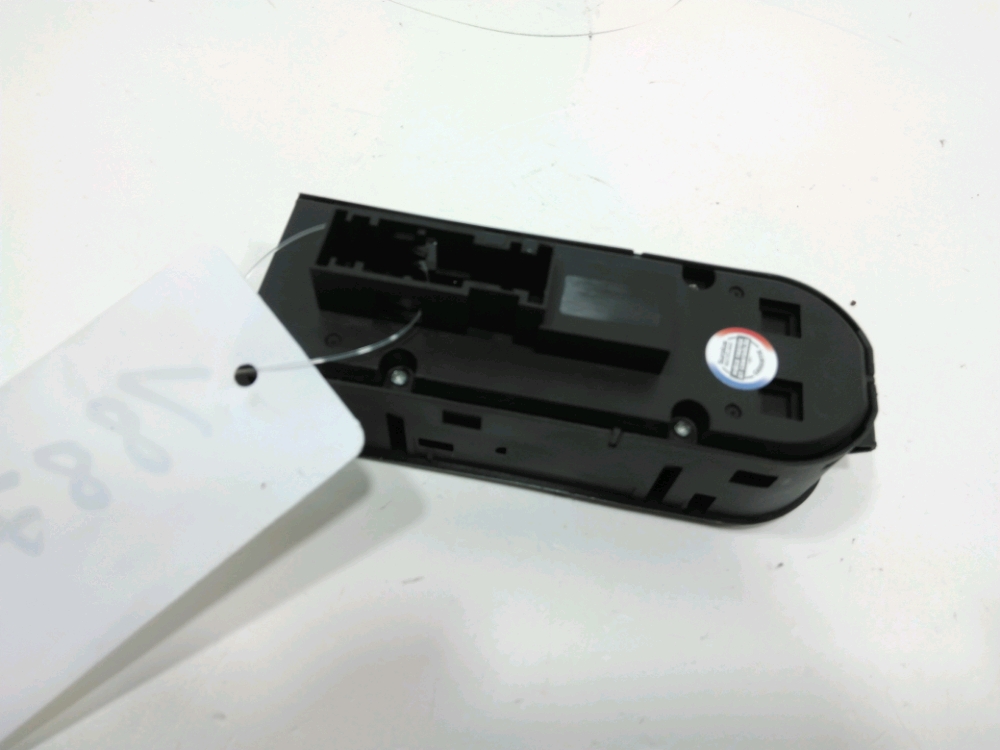 Commande lève-vitre avant gauche