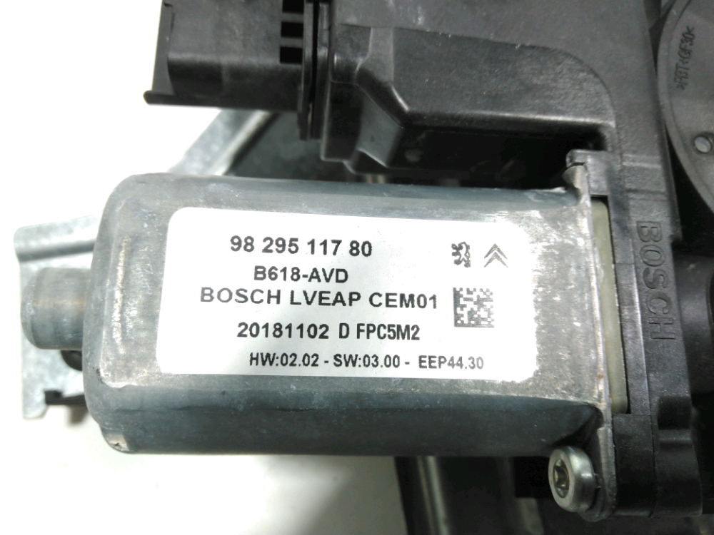 Lève-vitre électrique avant droit