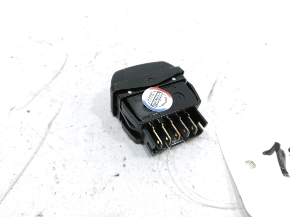 Commande lève-vitre avant droit