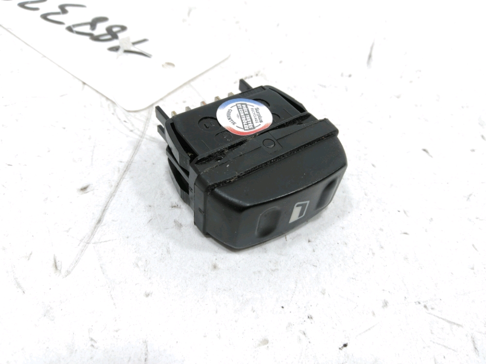 Commande lève-vitre avant gauche