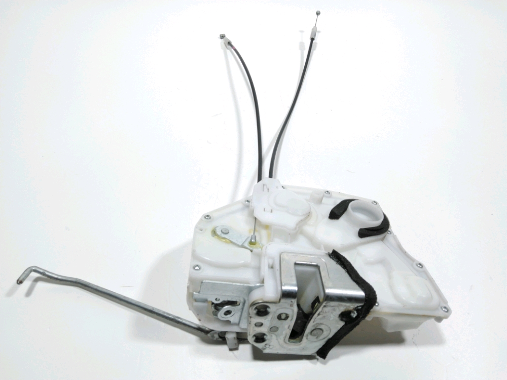 Serrure de porte avant droite