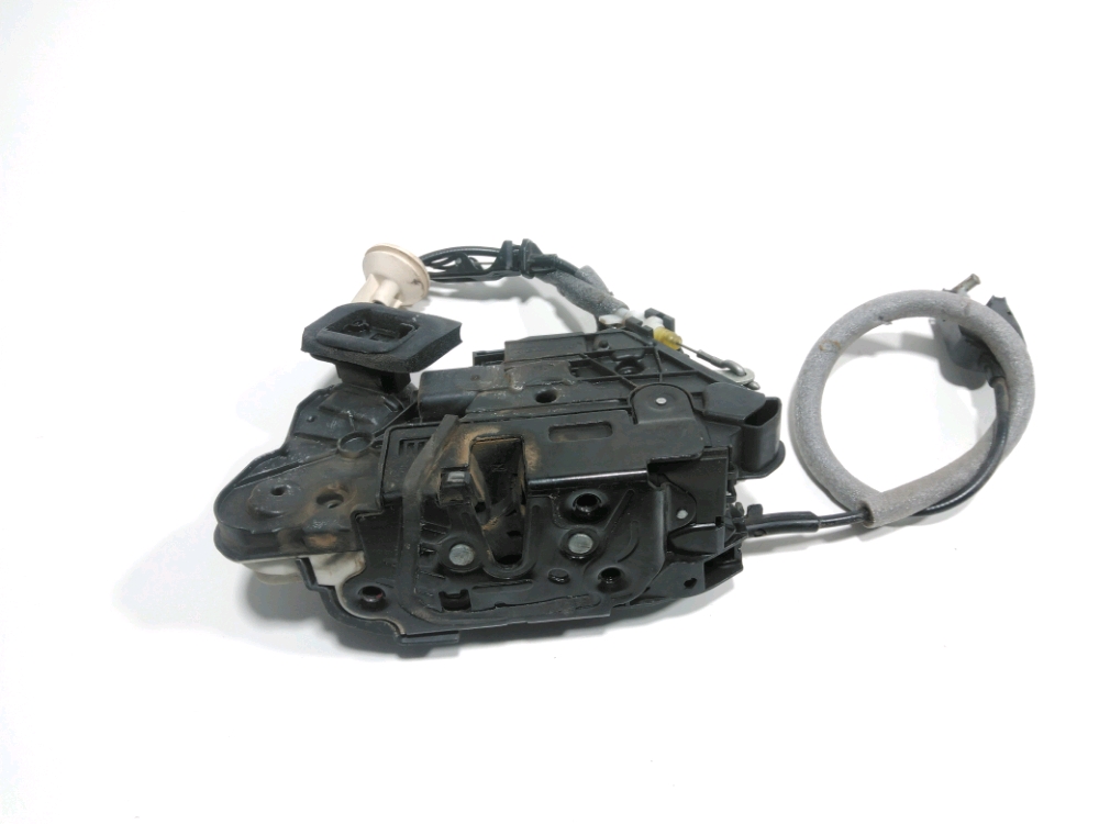 Serrure de porte avant gauche