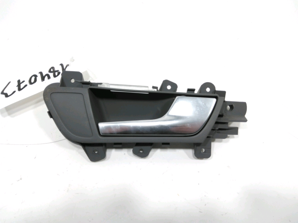 Poignee interieure porte avant droite