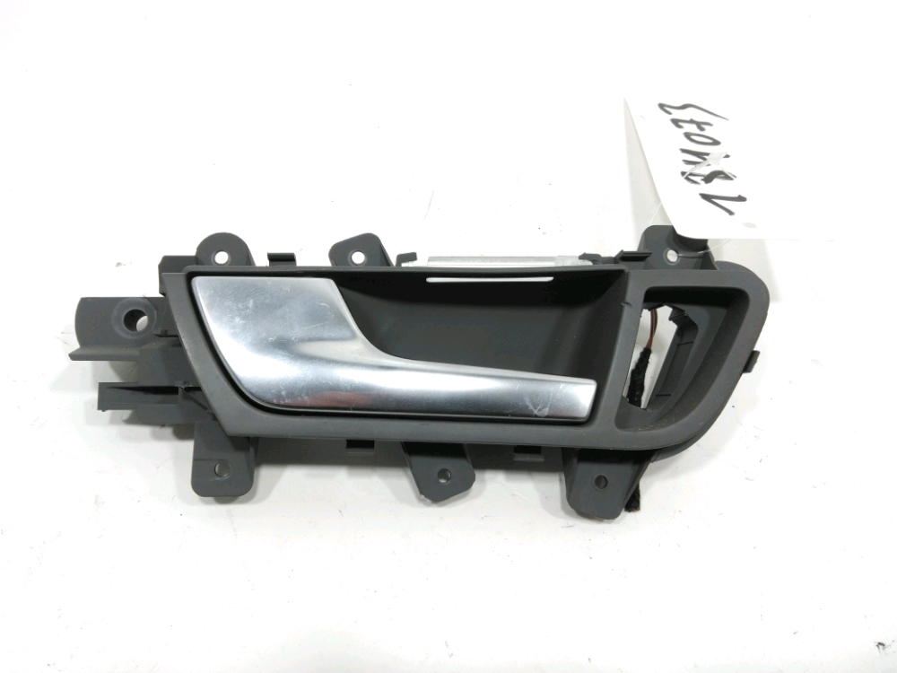 Poignee interieure porte avant gauche