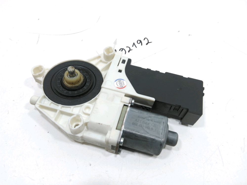 Lève-vitre électrique avant gauche