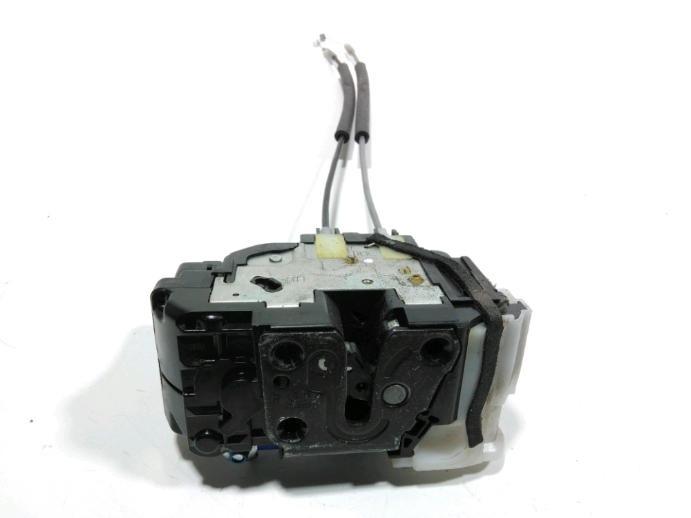 Serrure de porte avant droite