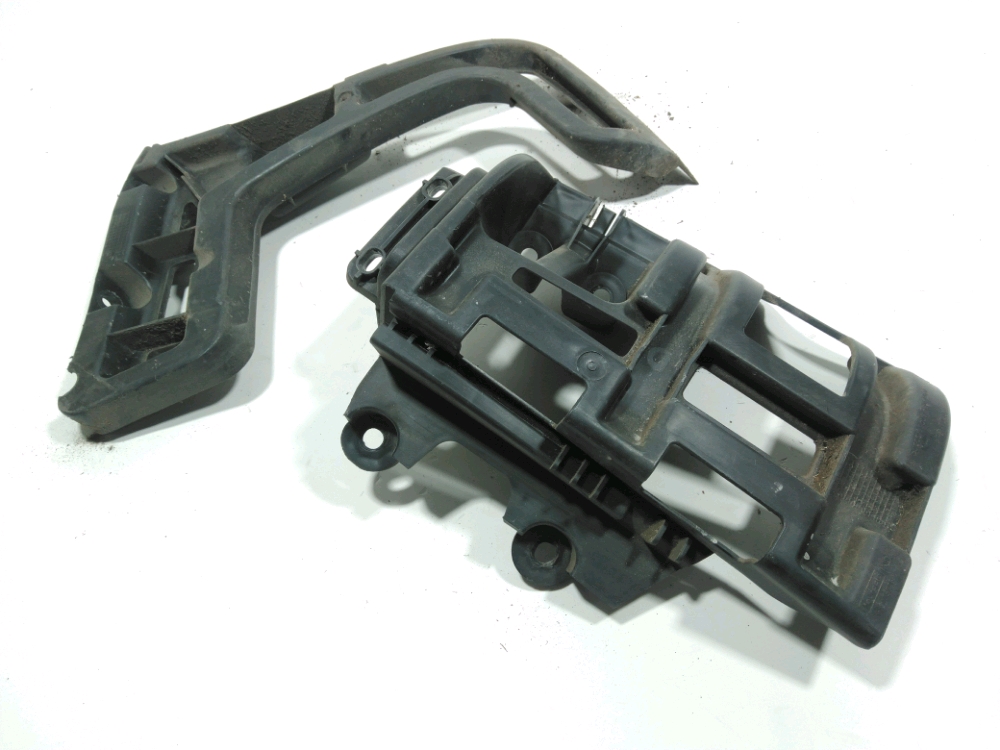 Support droit de pare-choc arrière