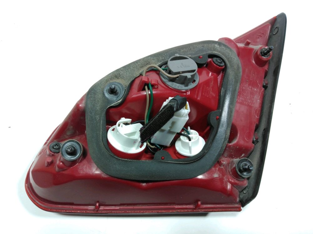 Feu arrière intérieur gauche