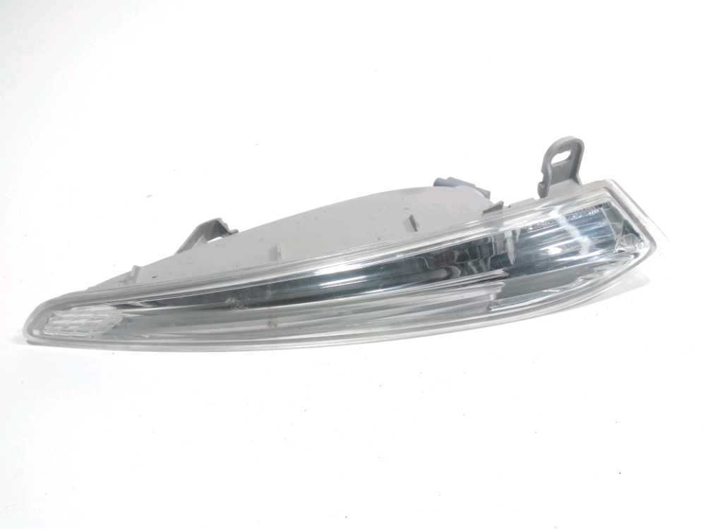 Feu diurne avant droit