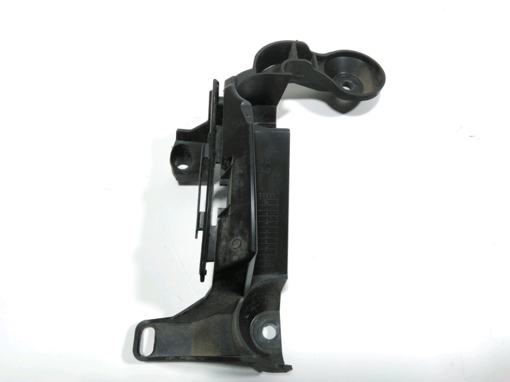 Support gauche de pare-choc arrière