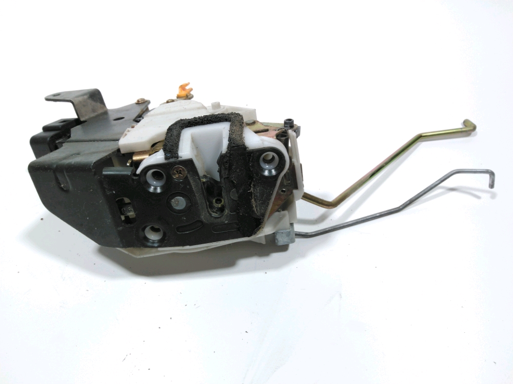 Serrure de porte avant droite