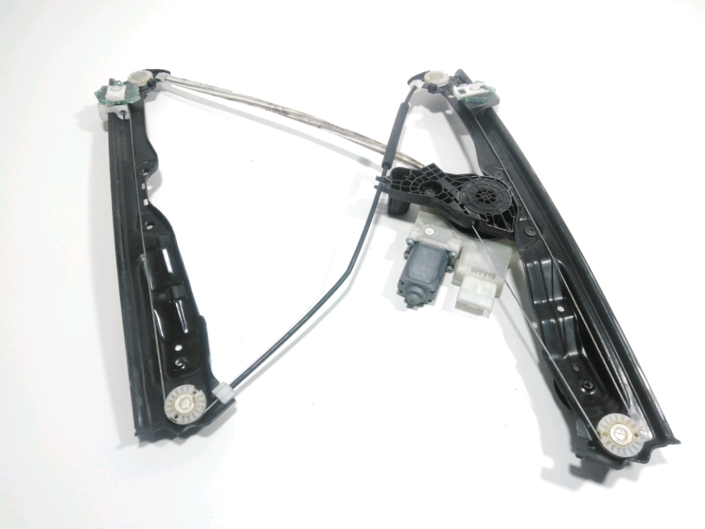 Lève-vitre électrique avant droit