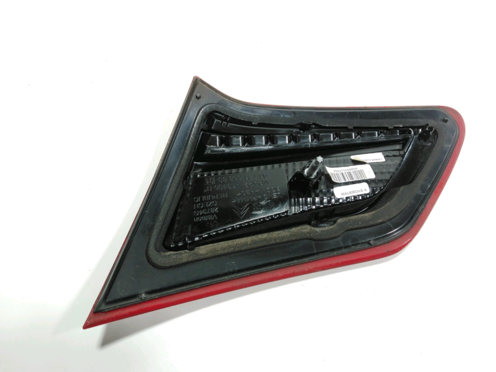 Feu arrière intérieur gauche