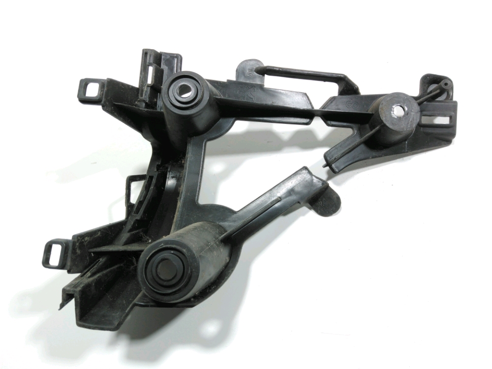 Support droit de pare-choc arrière