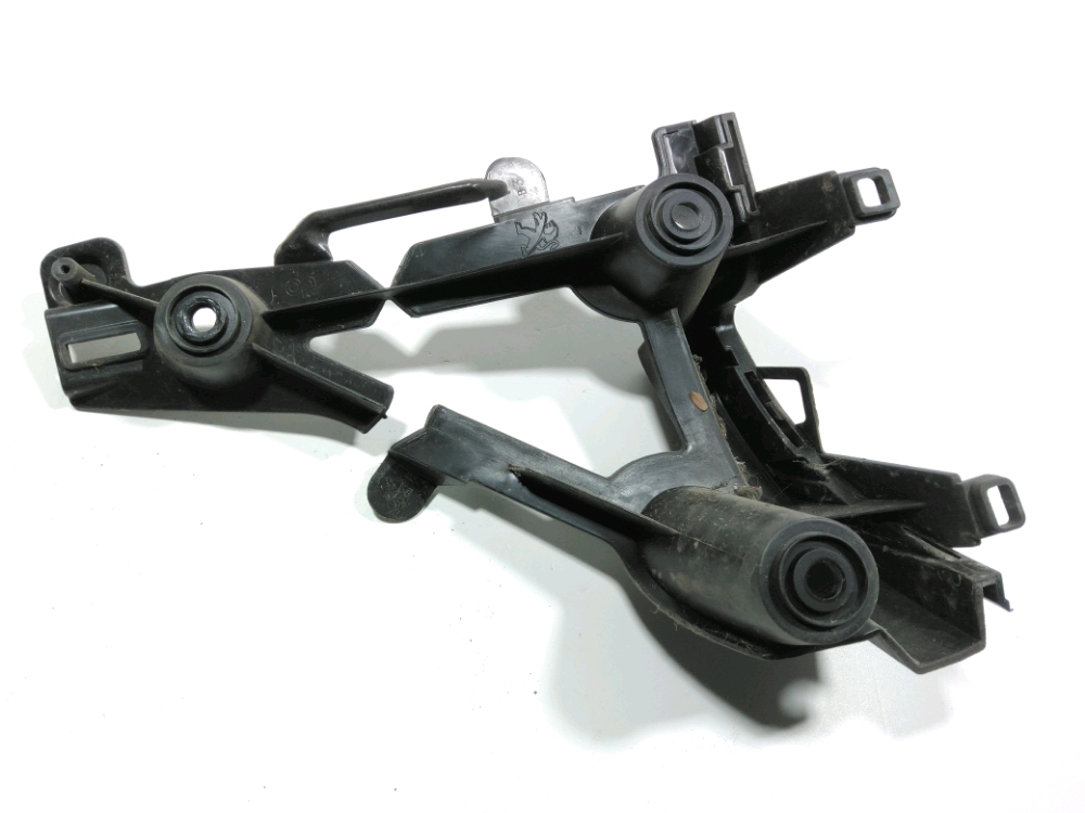 Support gauche de pare-choc arrière