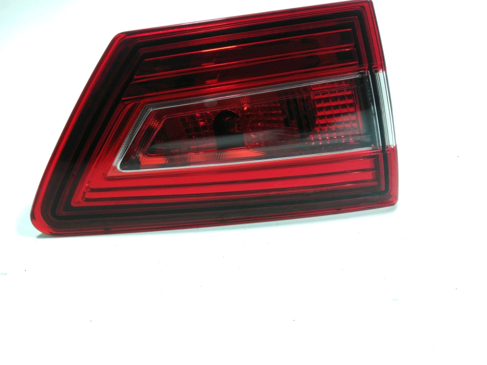 Feu arrière intérieur gauche