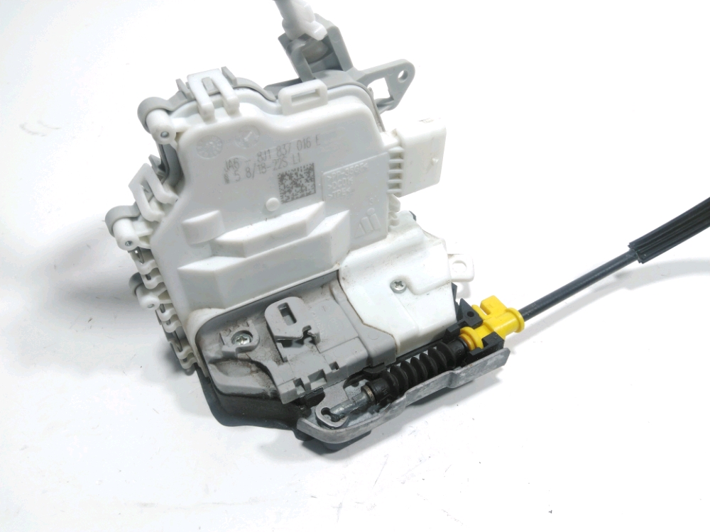 Serrure de porte avant droite