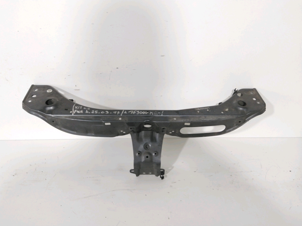 Traverse superieure armature avant