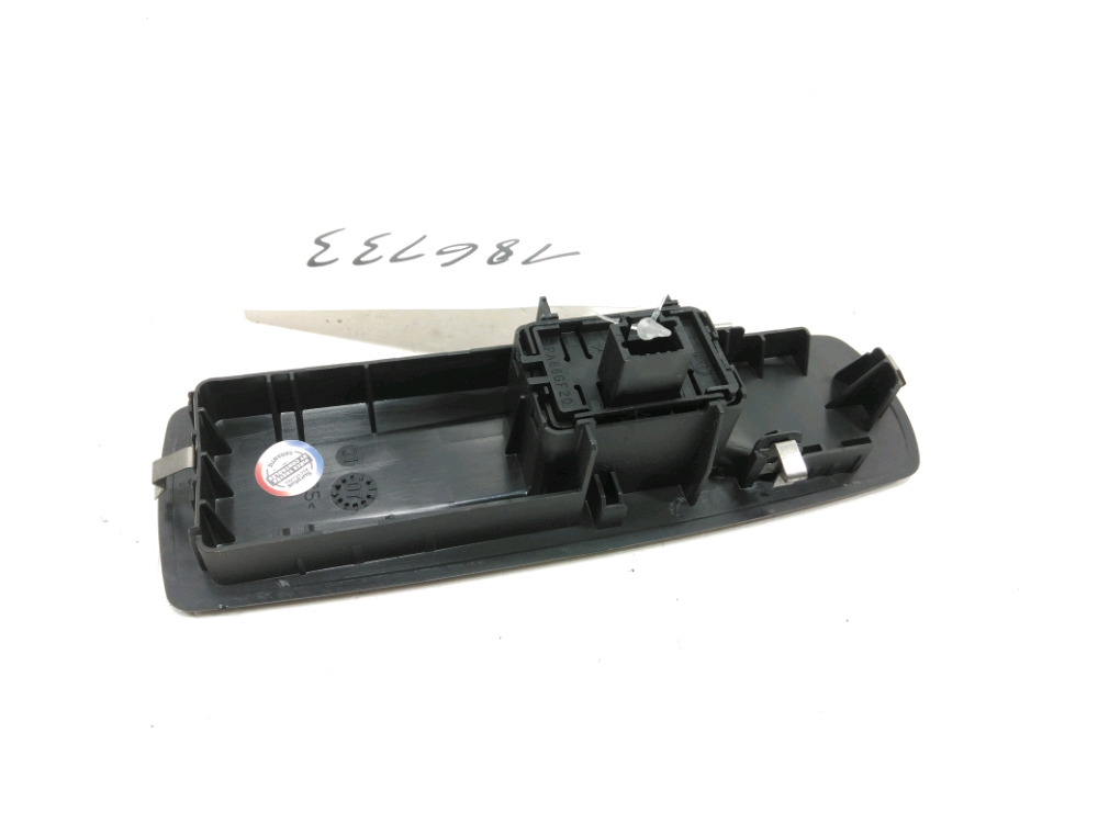 Commande lève-vitre avant droit