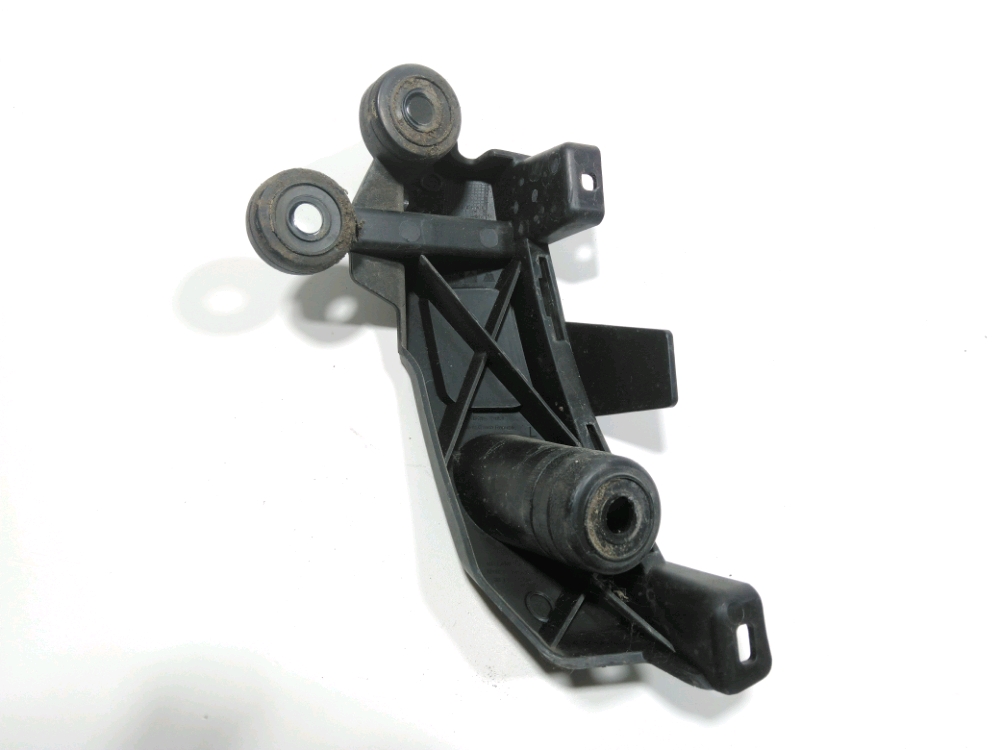 Support gauche de pare-choc arrière