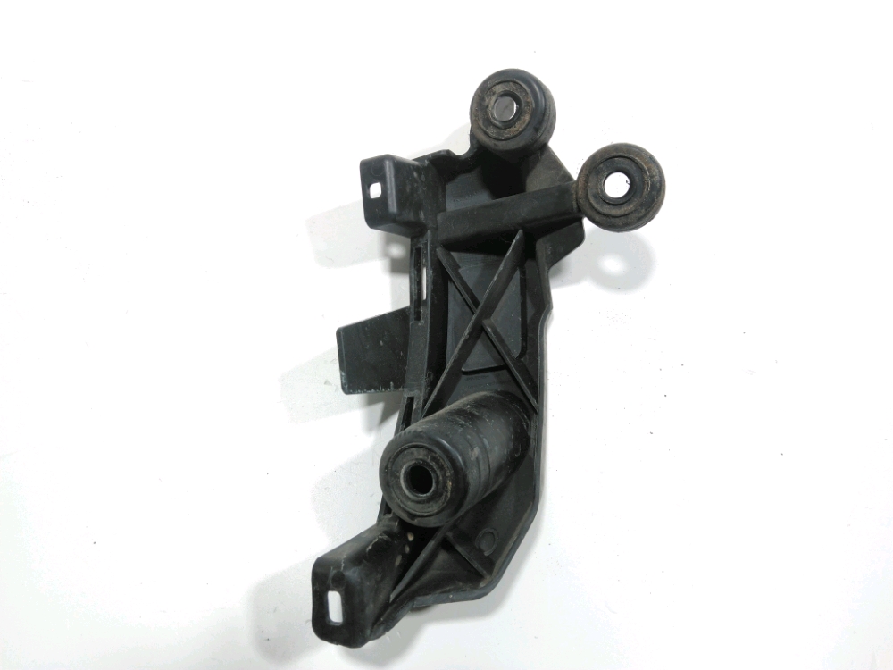 Support droit de pare-choc arrière