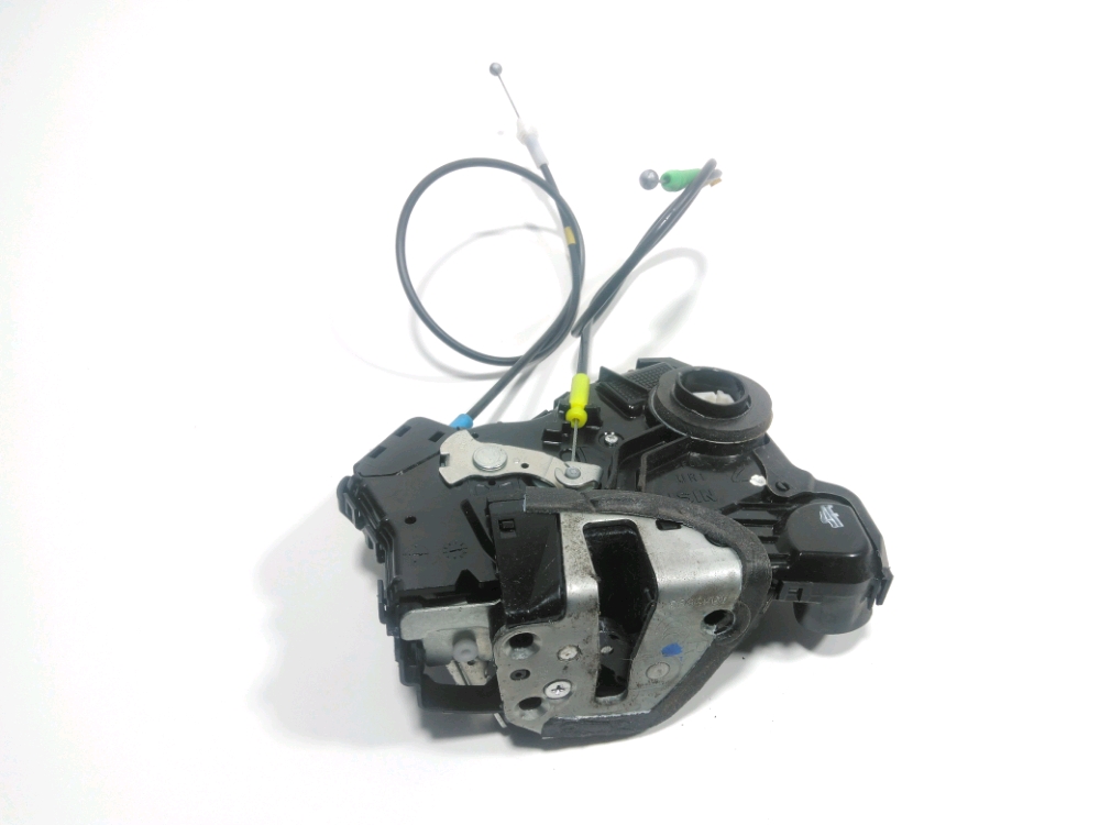 Serrure de porte avant droite