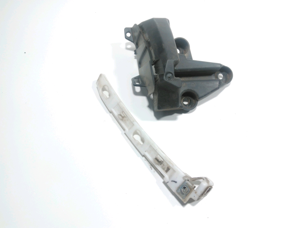 Support droit de pare-choc arrière