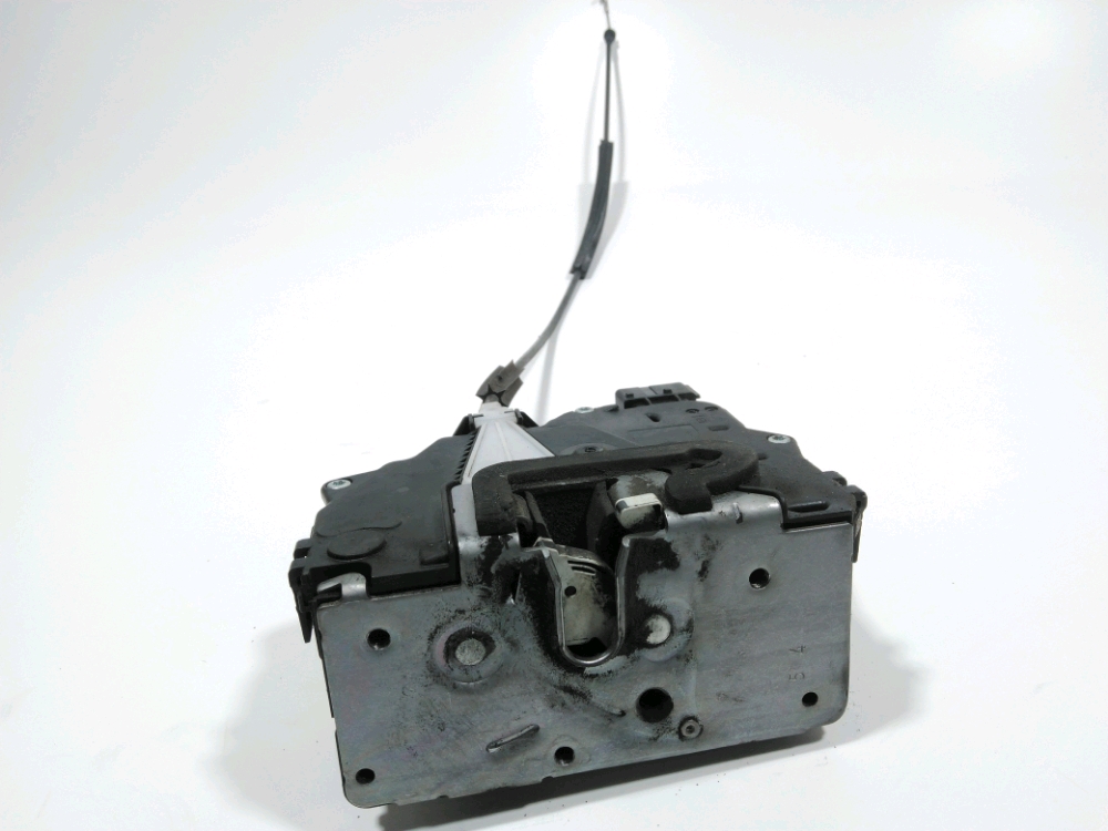 Serrure de porte avant droite