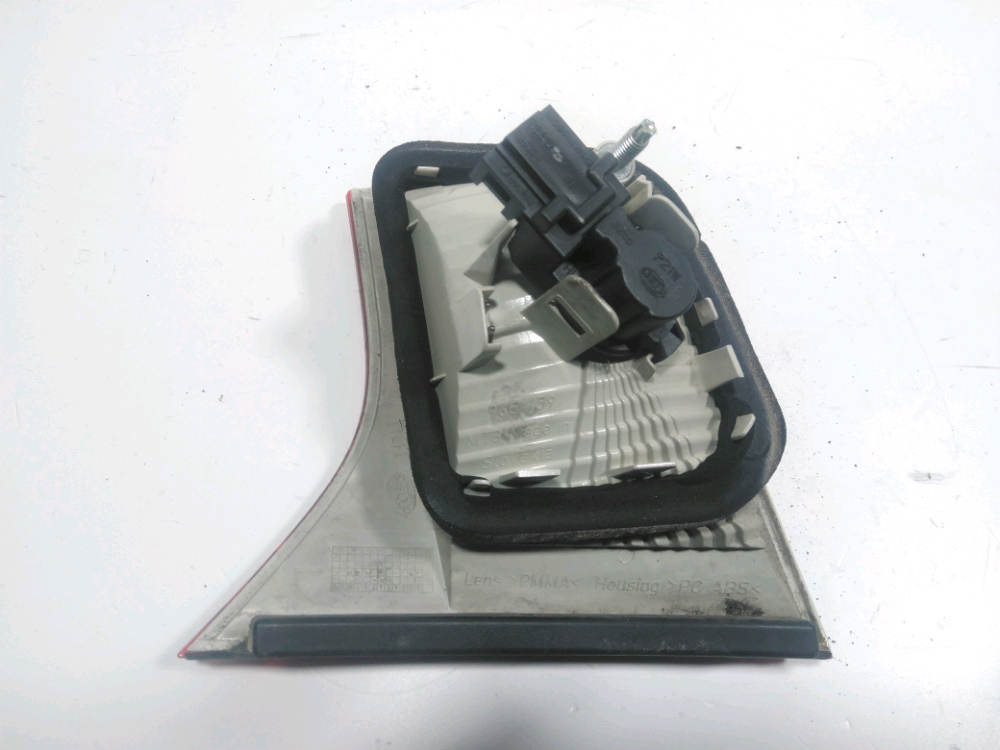 Feu arrière intérieur gauche