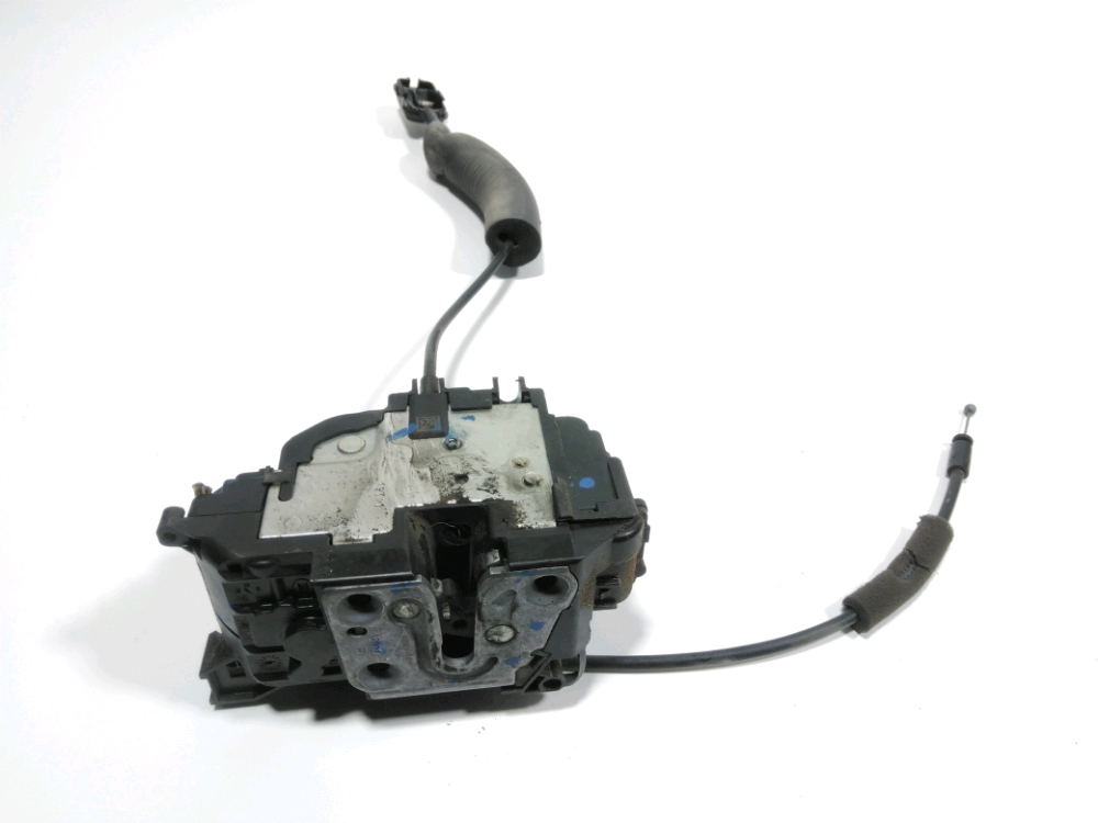 Serrure de porte avant droite