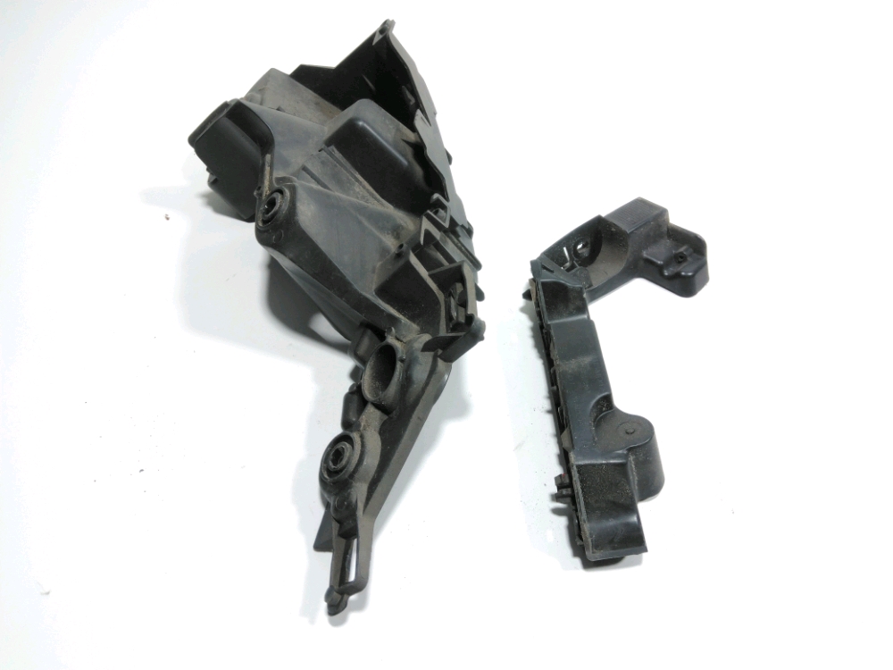 Support droit de pare-choc arrière