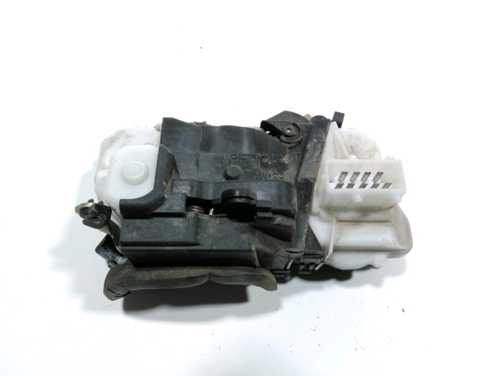 Serrure de porte avant droite