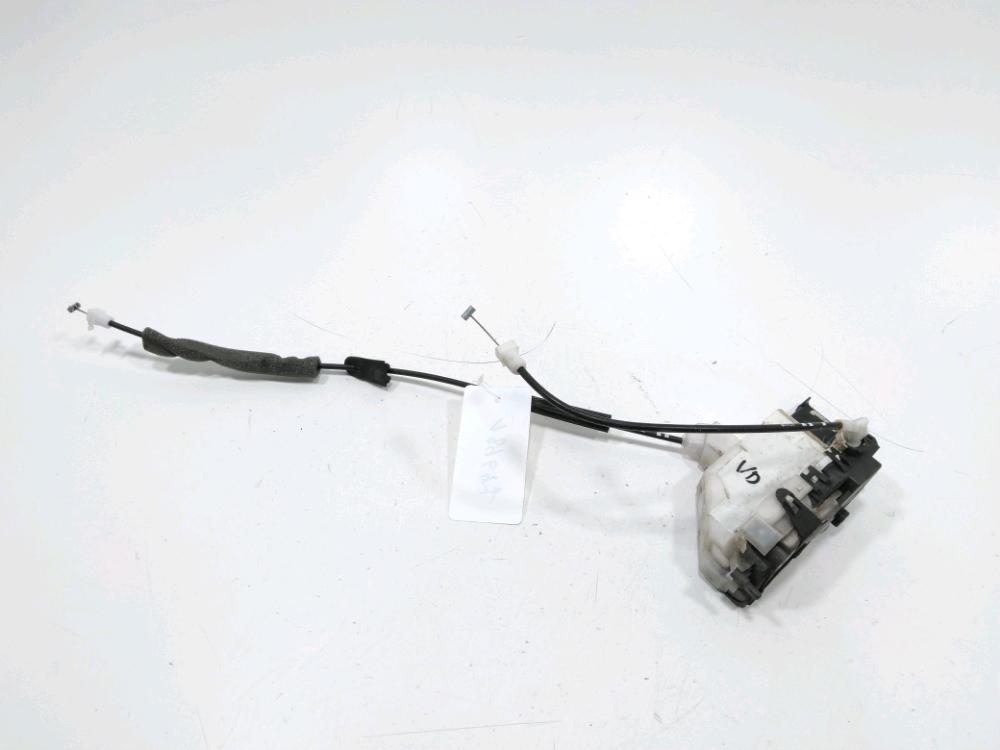 Serrure de porte avant droite