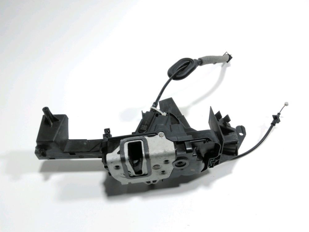 Serrure de porte avant droite