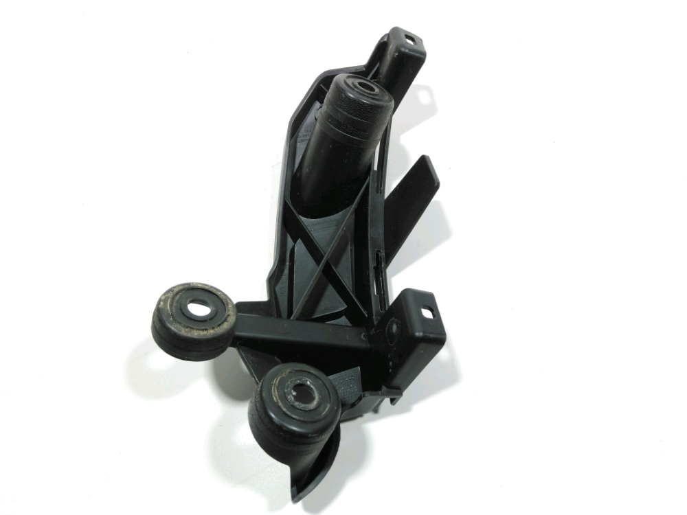 Support droit de pare-choc arrière