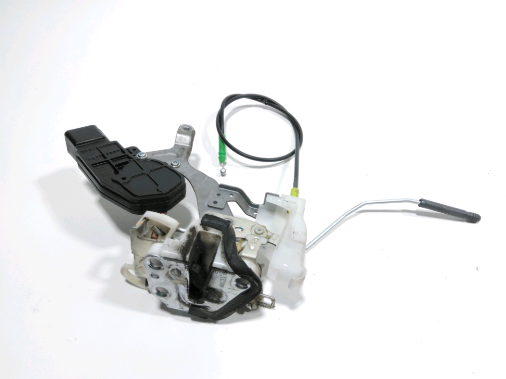 Serrure de porte avant droite