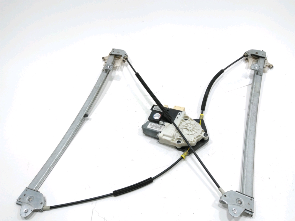 Lève-vitre électrique avant droit