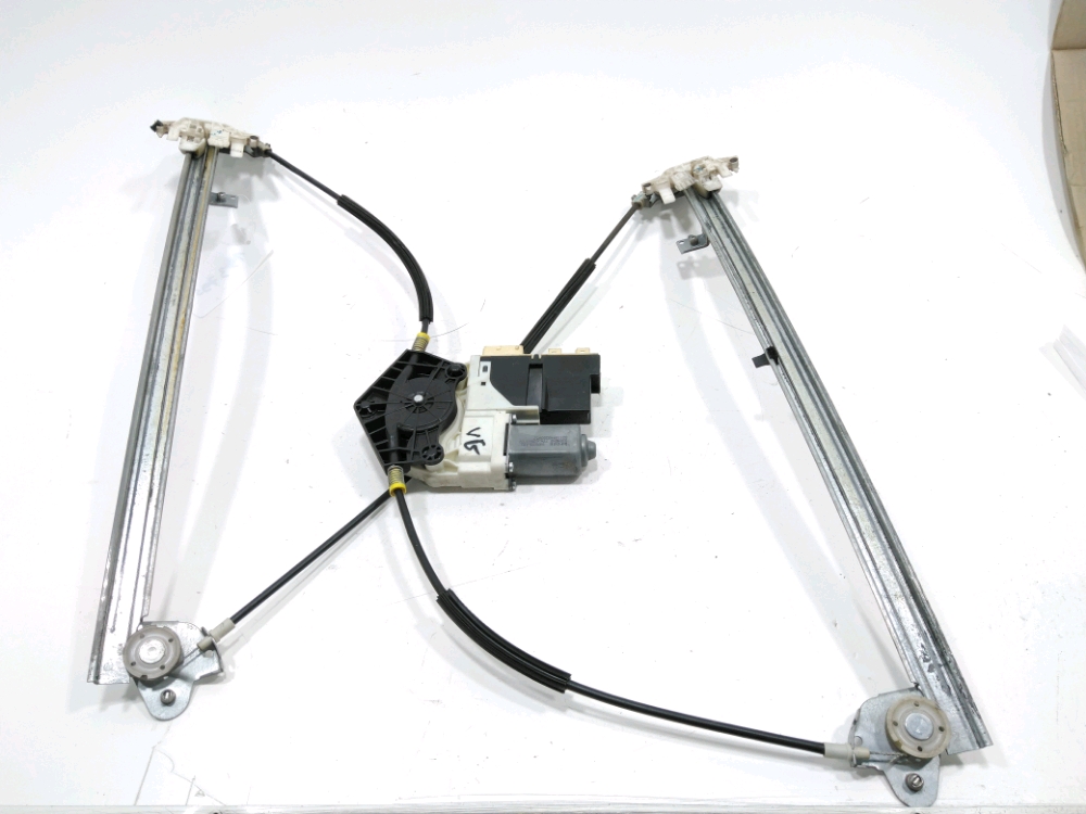 Lève-vitre électrique avant droit