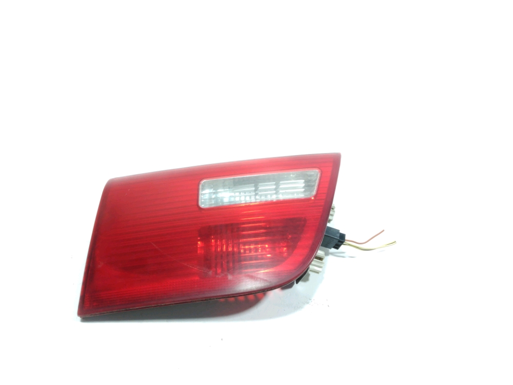 Feu arrière intérieur gauche