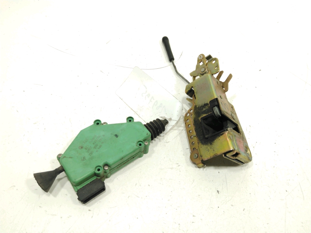 Serrure de porte avant droite