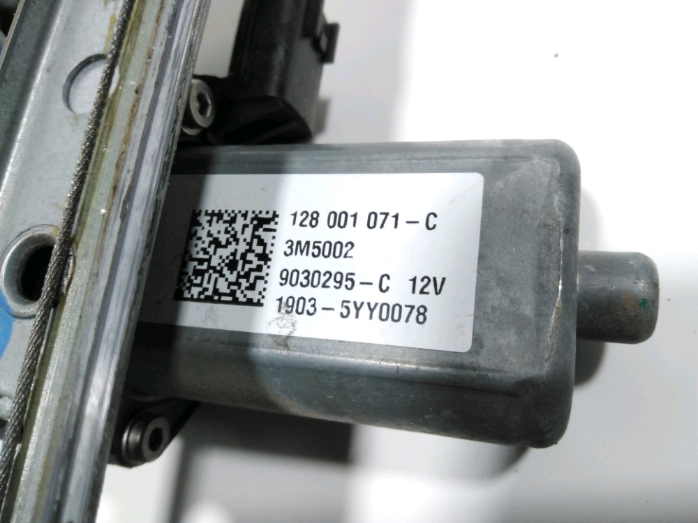 Lève-vitre électrique avant droit